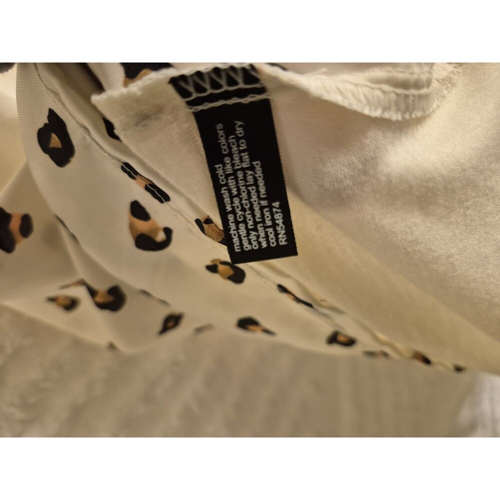 The Limited Ivory Animal Print Top With Keyhole Back NWT Medium - Picture 8 of 8